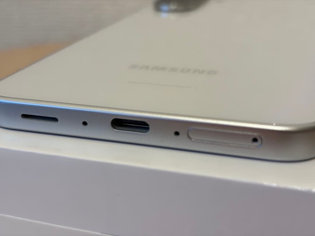 Samsung Galaxy A36 (ケース付き)