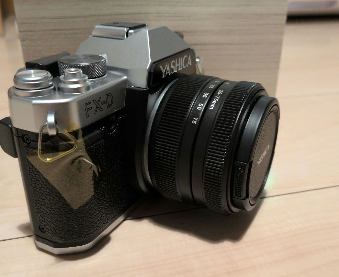 YASHICA FX-D100 デジタルフィルムシミュレーションカメラ