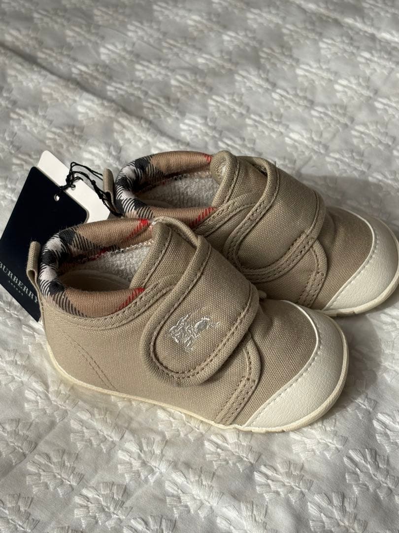 【新品未使用タグ付】バーバリー　ファーストシューズ　スニーカー ベビー