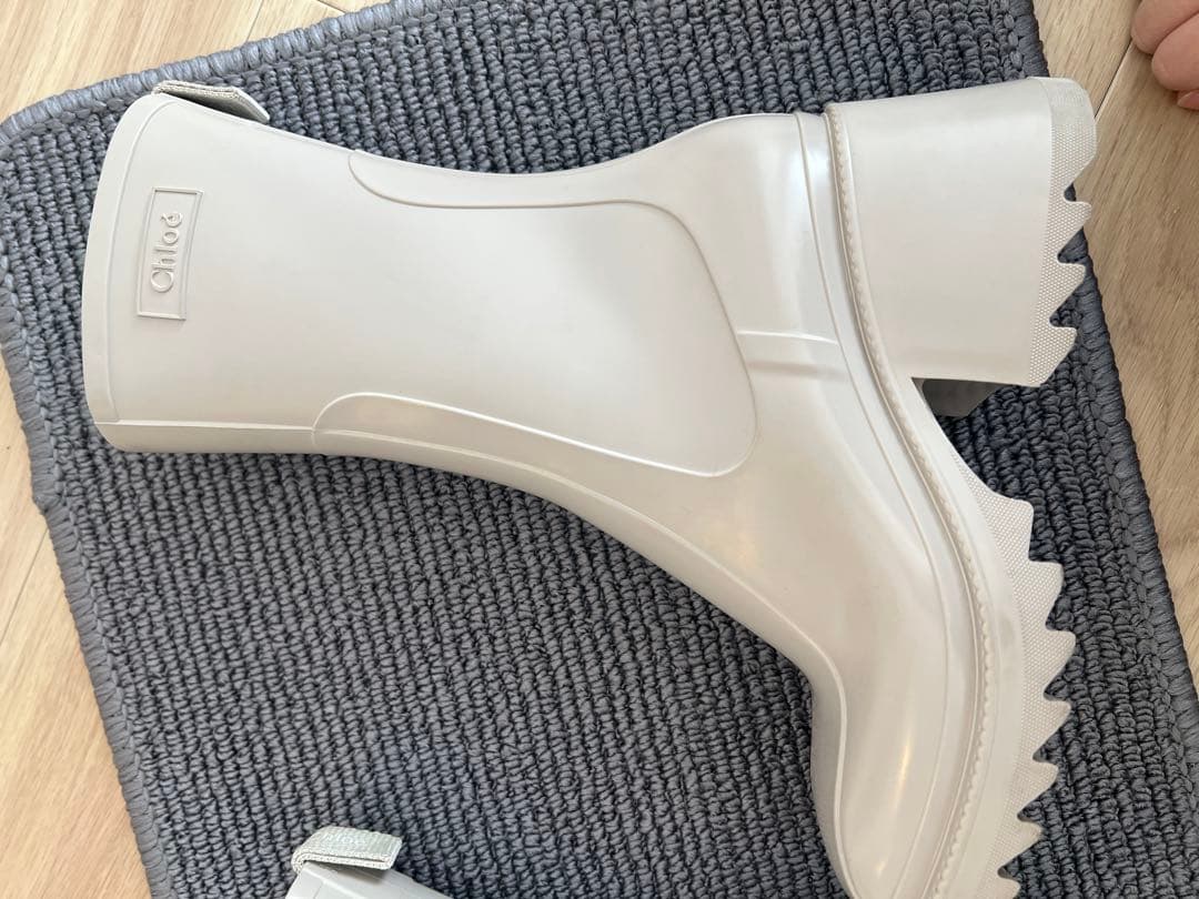 Chloé BETTYレインブーツ(ベージュ)