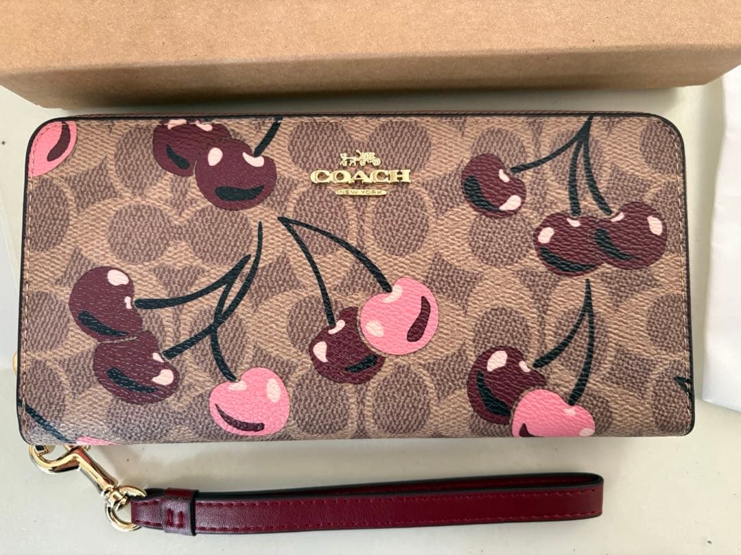 コーチ　長財布　さくらんぼ　新品