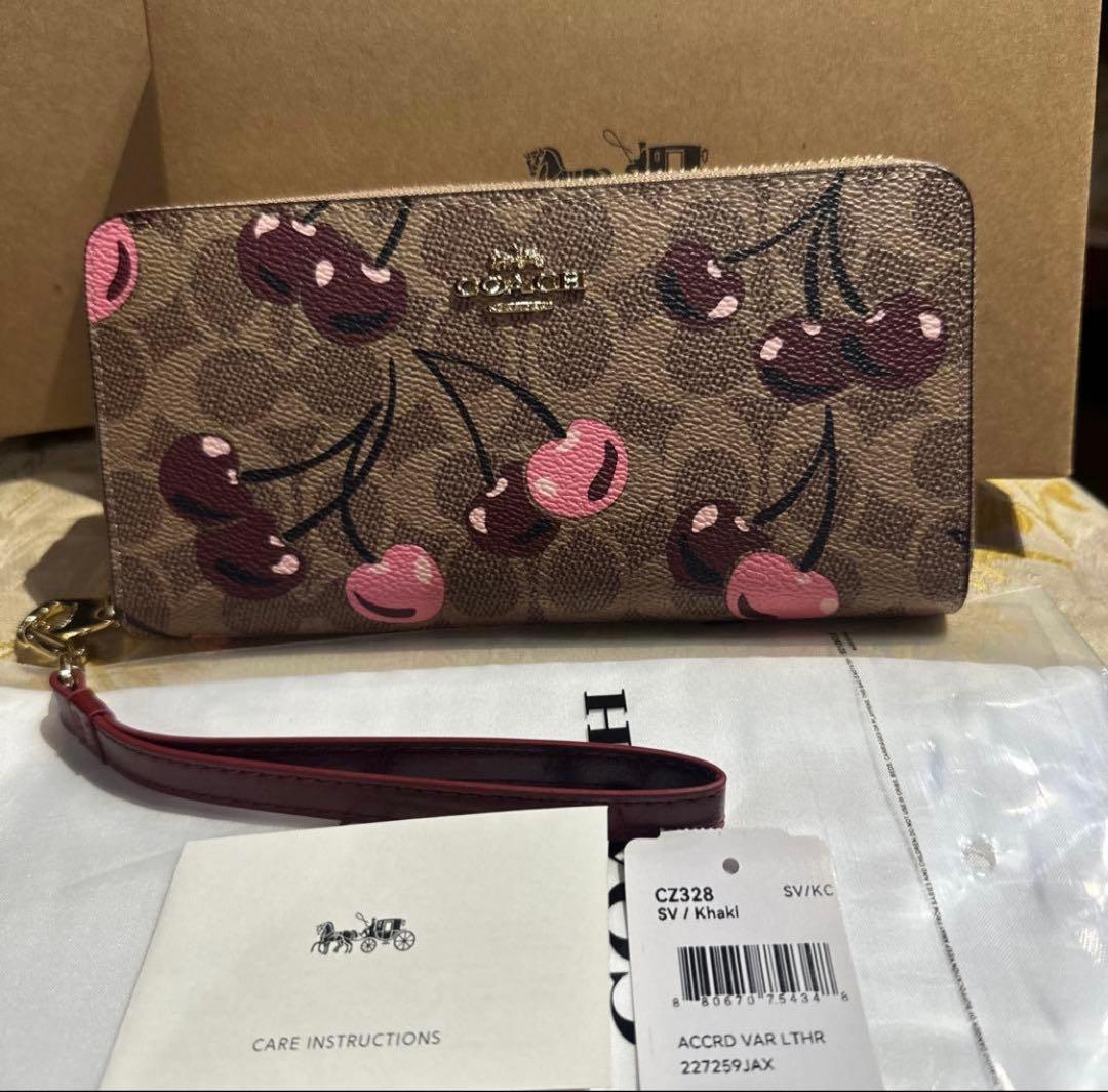 コーチ　長財布　さくらんぼ　新品