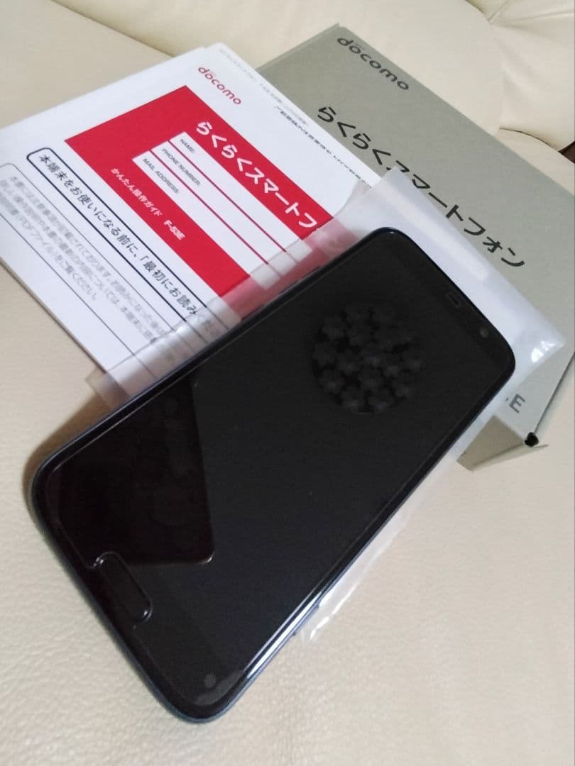 docomo　らくらくスマートフォン　F-53Eネイビー