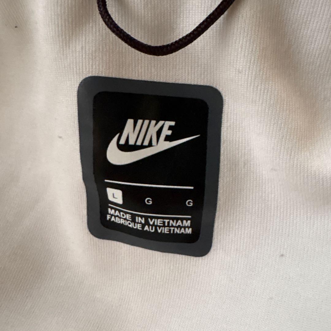 NIKEテックフリースホワイト