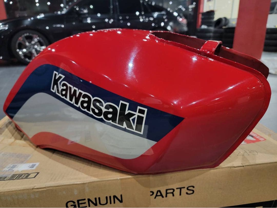 GPZ400逆車 ガソリンタンク美品　テールカウル