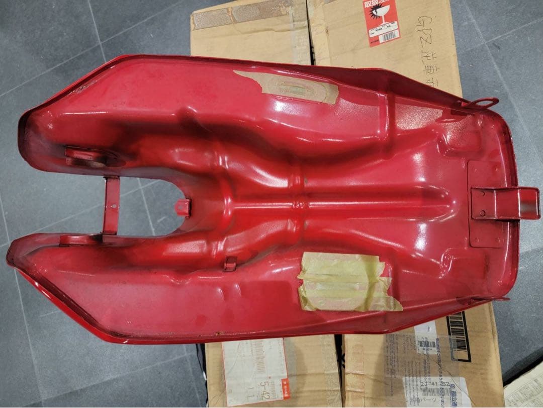 GPZ400逆車 ガソリンタンク美品　テールカウル