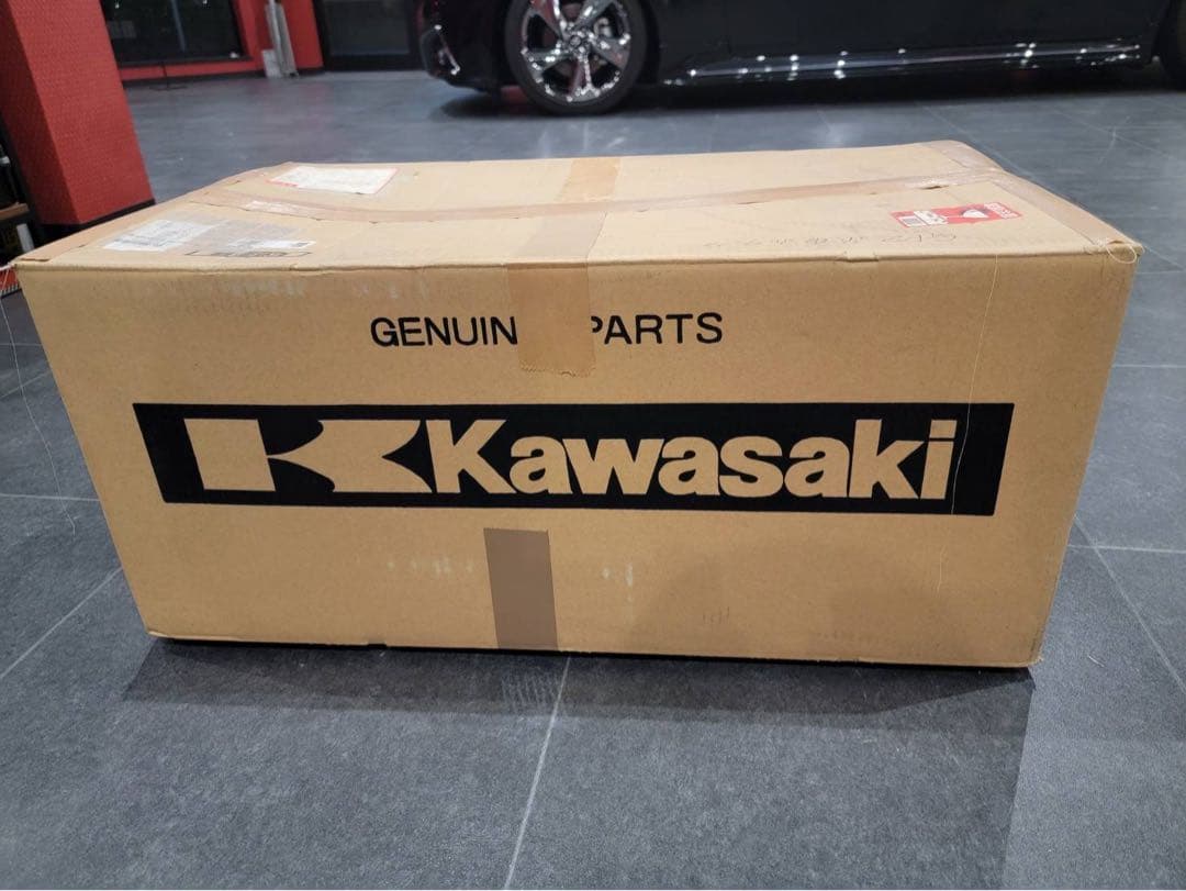 GPZ400逆車 ガソリンタンク美品　テールカウル