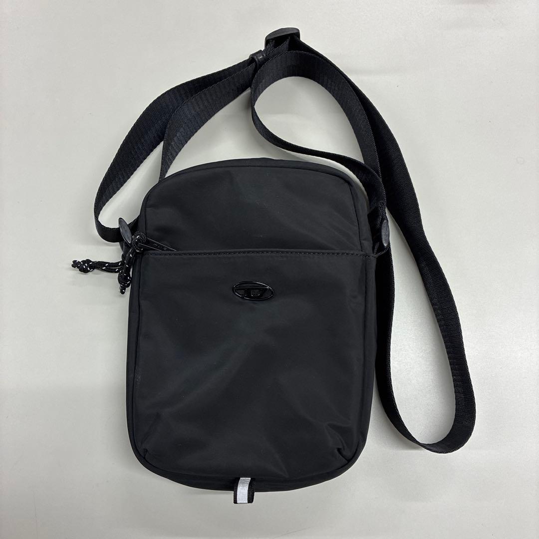 D-PACK CROSSBODY ブラック