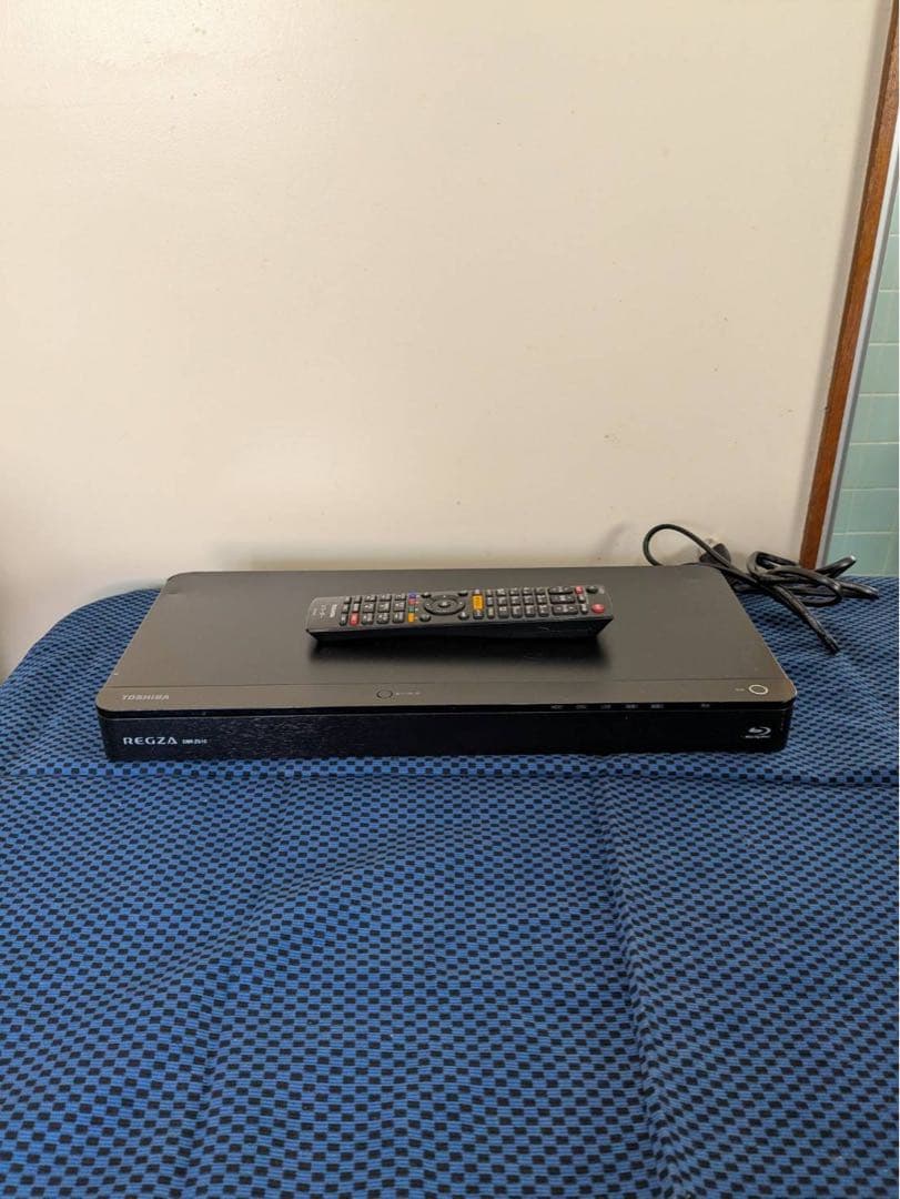 【ララ】TOSHIBA REGZAブルーレイプレーヤー リモコン付き