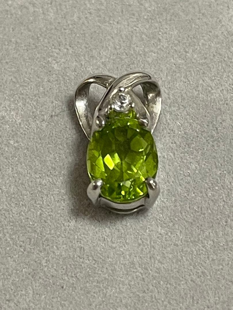 【8月誕生石】ペリドットオーバルカットペンダントトップ