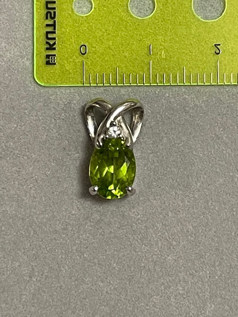 【8月誕生石】ペリドットオーバルカットペンダントトップ