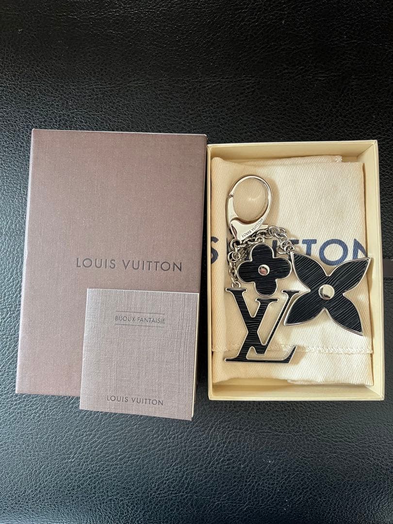 ア*ム様 ルイ・ヴィトン エピ　ビジューサックフルールドゥ　キーホルダー　チャー
