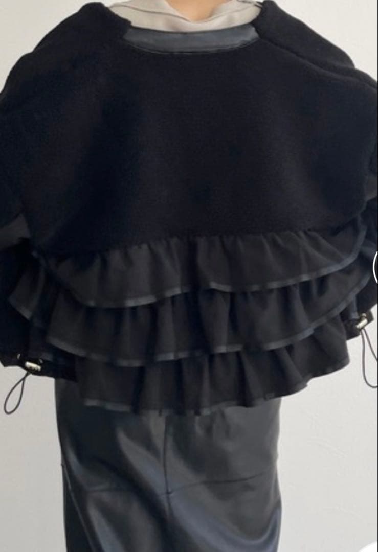 Eimee Lawバックフリルショートボアブルゾン 黒