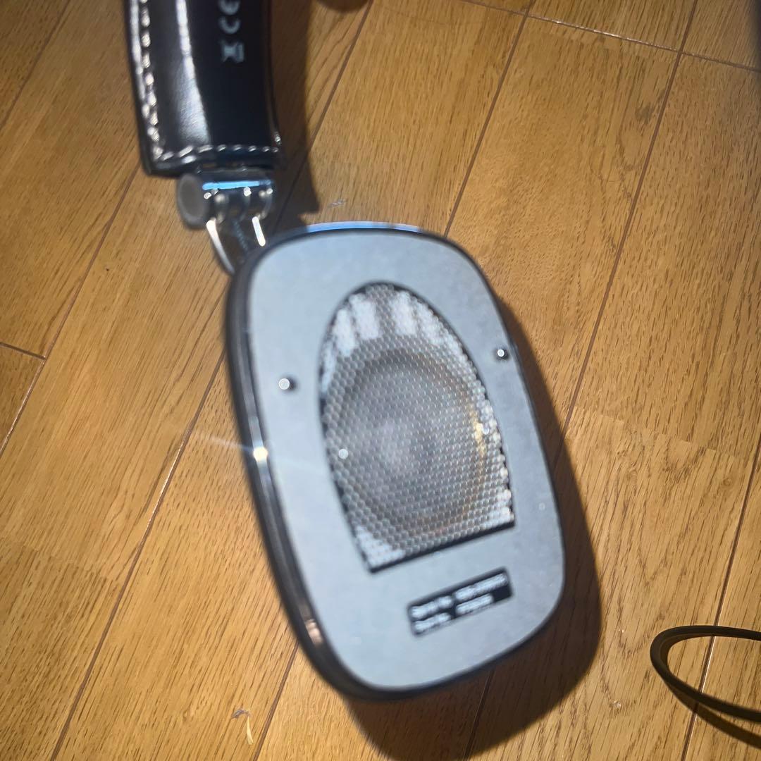 Bowers & Wilkins P7 ヘッドホン 外箱、アップグレードケーブル