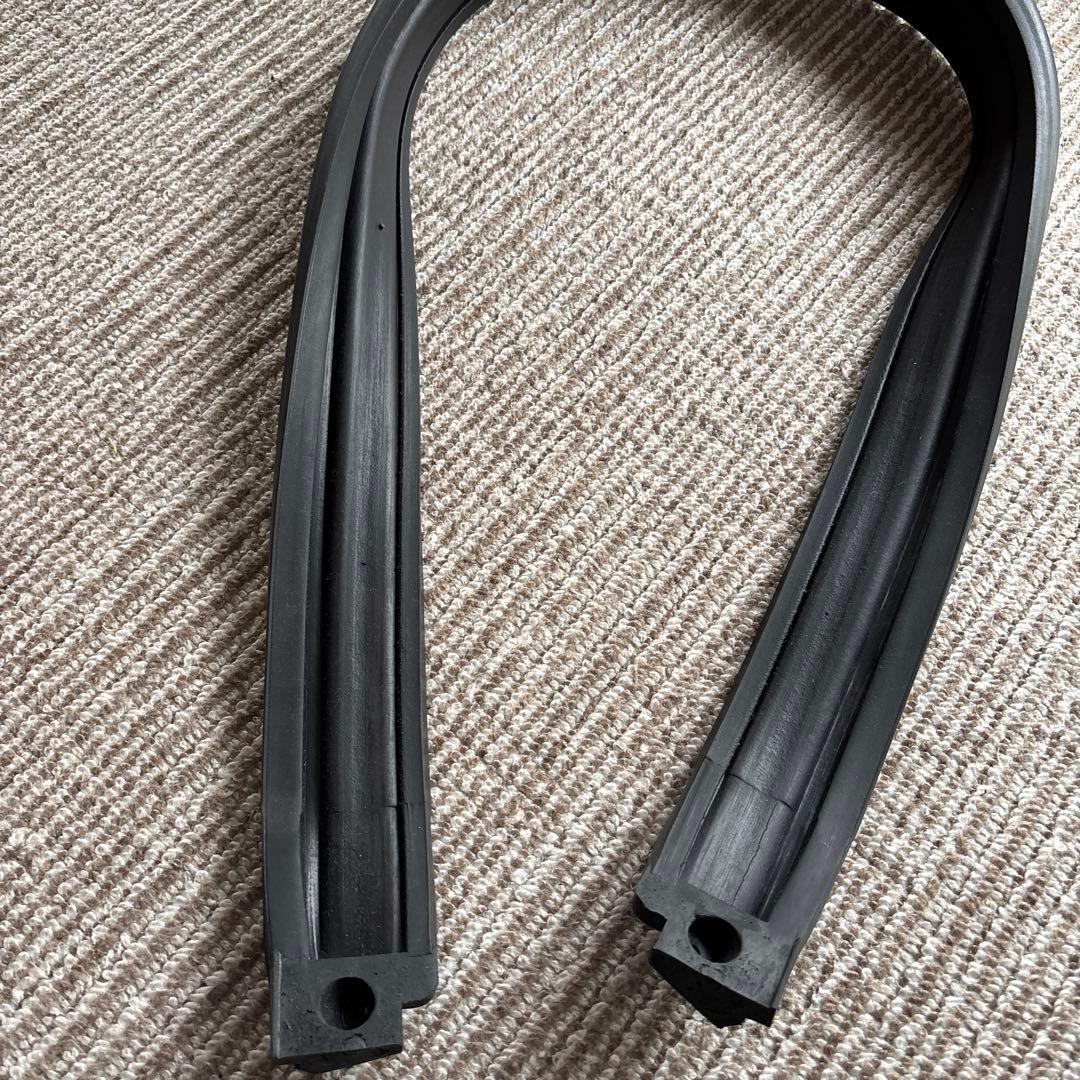 YJラングラー　フロントシールドゴム