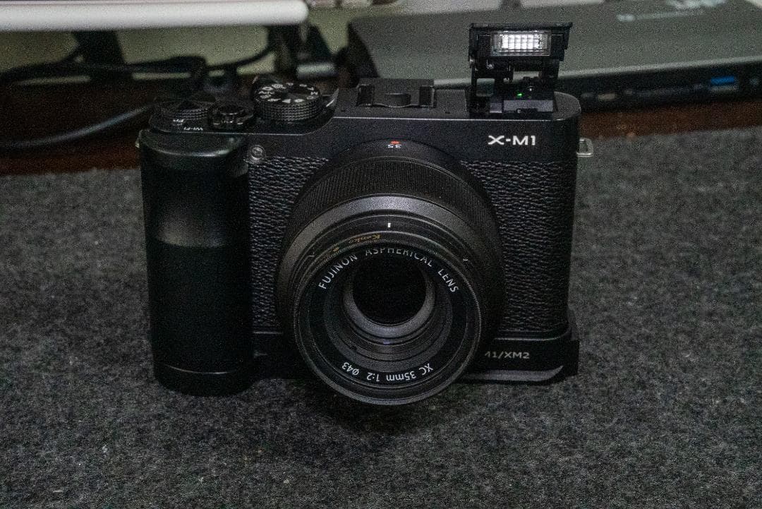 デジタルカメラ FUJIFILM X-M1 XC35mm F2