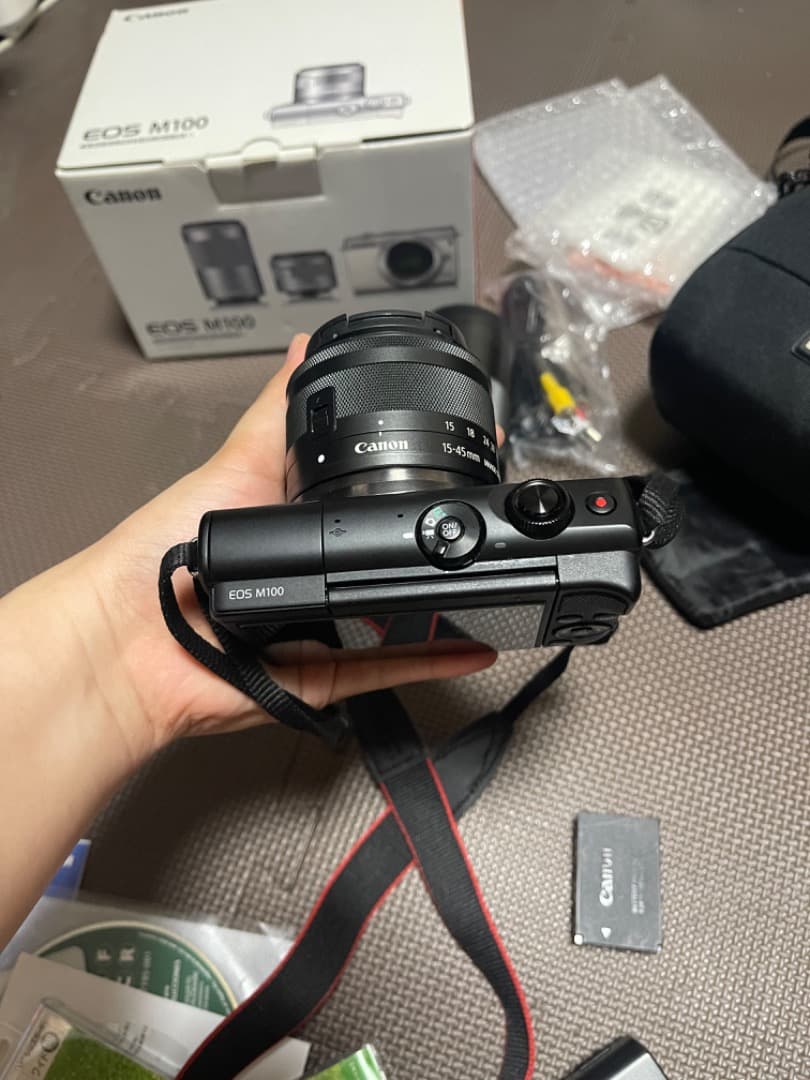 Canon M100 キヤノンM100
