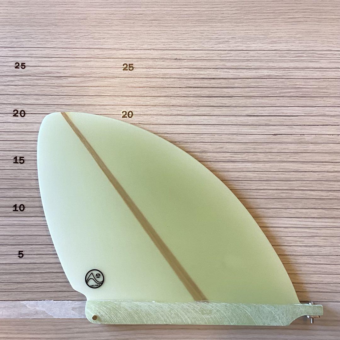 新品未使用シングルフィン8インチ　ホワイト、 スクリュー付き