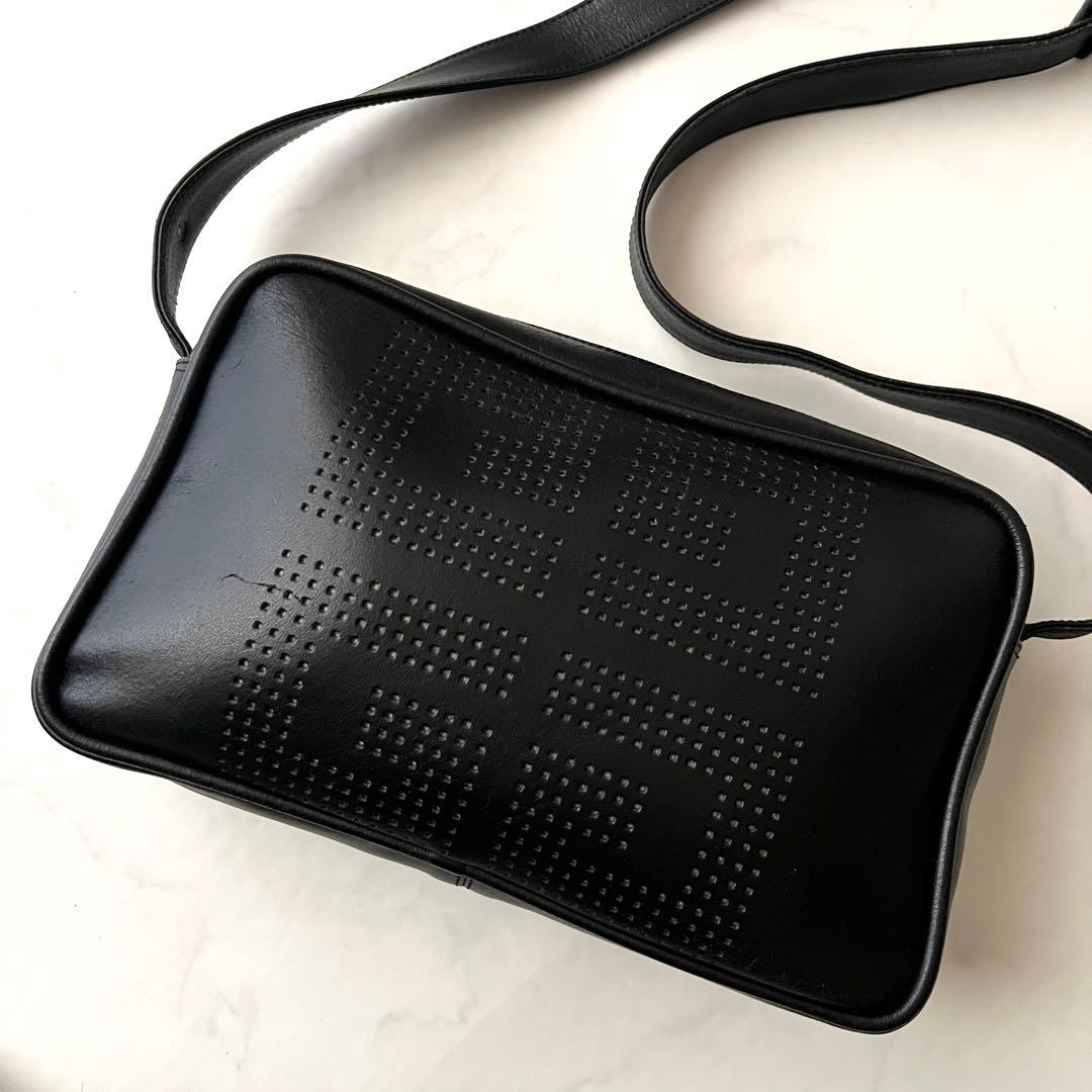 GIVENCHY 4Gロゴ ショルダーバッグ レザー 黒 パンチング
