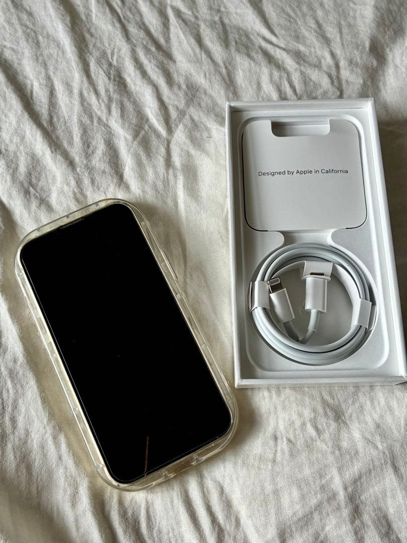 Apple iPhone 13mini 本体とケース,充電コード