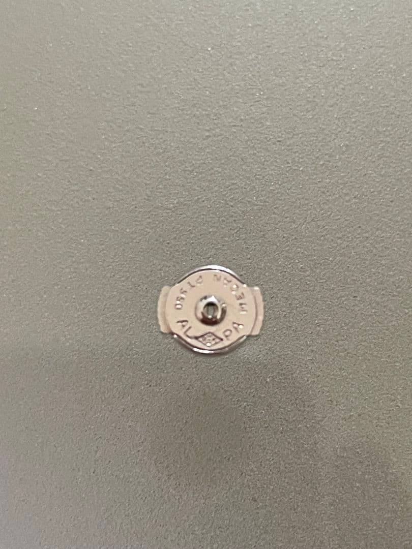 片耳　カルティエピアスキャッチのみ　Pt950刻印あり