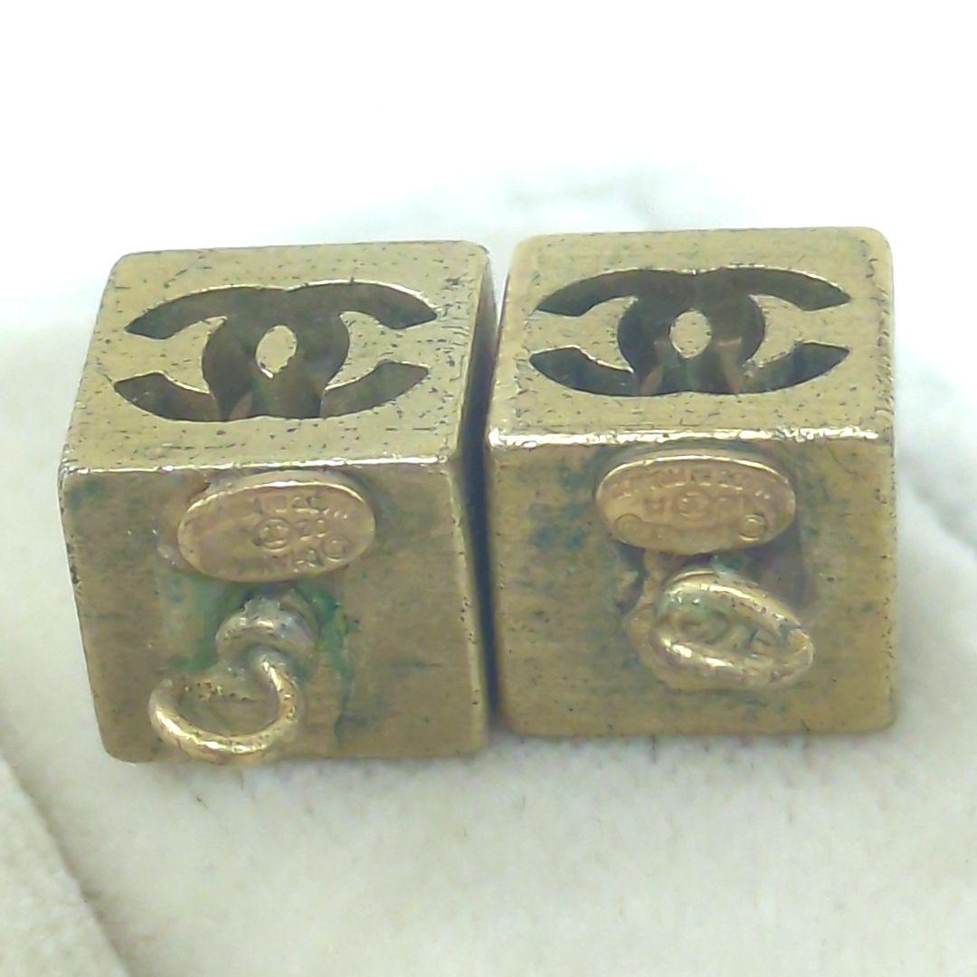 CHANEL　シャネル　ココマーク　キューブ　チャーム　（ピアス用）