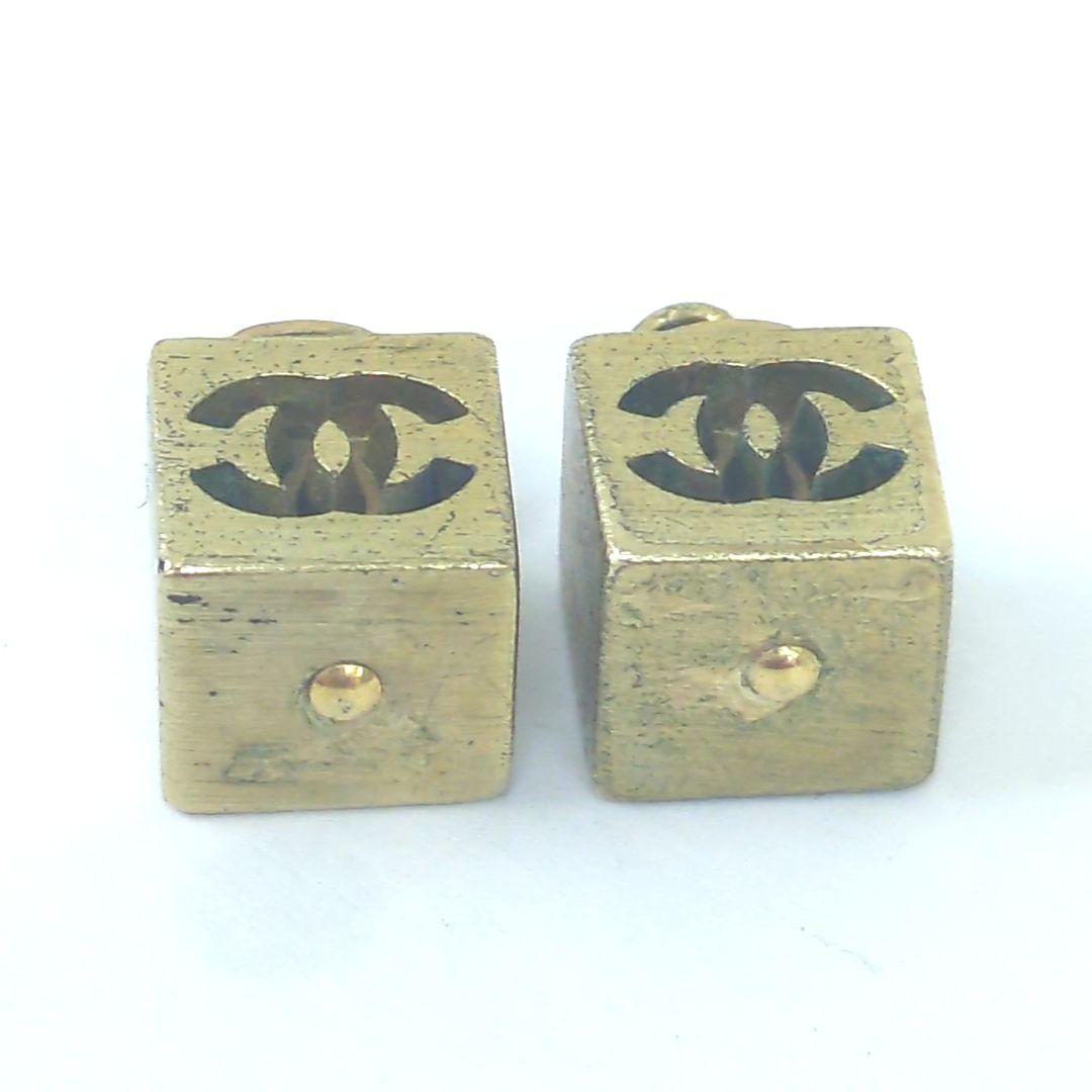 CHANEL　シャネル　ココマーク　キューブ　チャーム　（ピアス用）