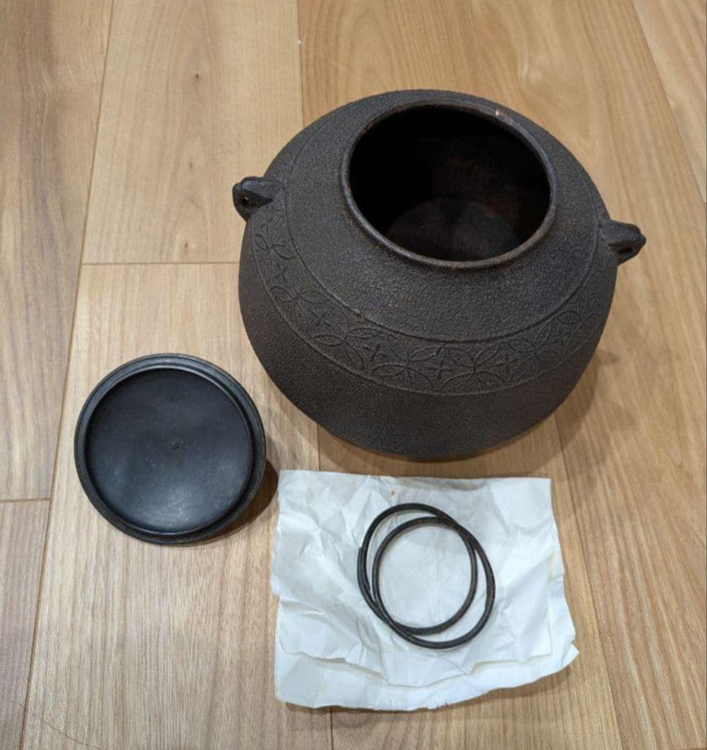 茶道具 風炉釜 繰口間取亀甲 焼抜釜