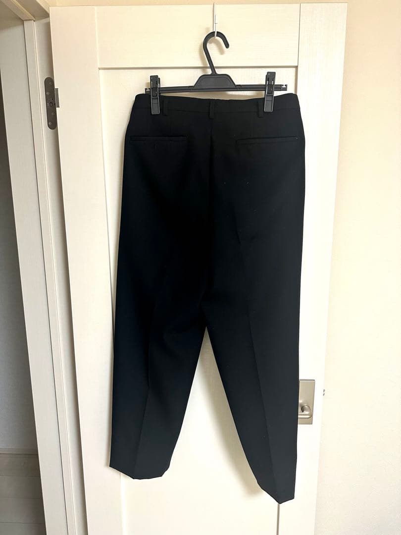 週末限定　HEUGN \"e\" 2 PLEATED TROUSERS