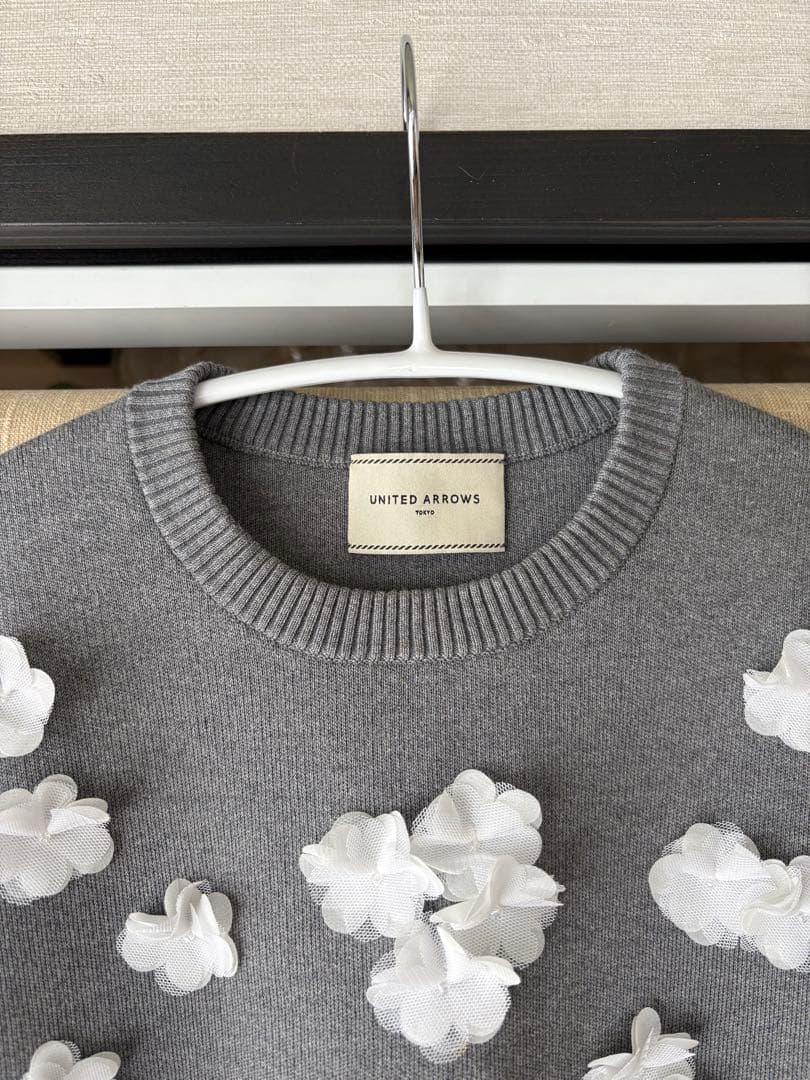 UNITED ARROWS ｜ 3Dフラワーモチーフ ノースリーブ ニットベスト