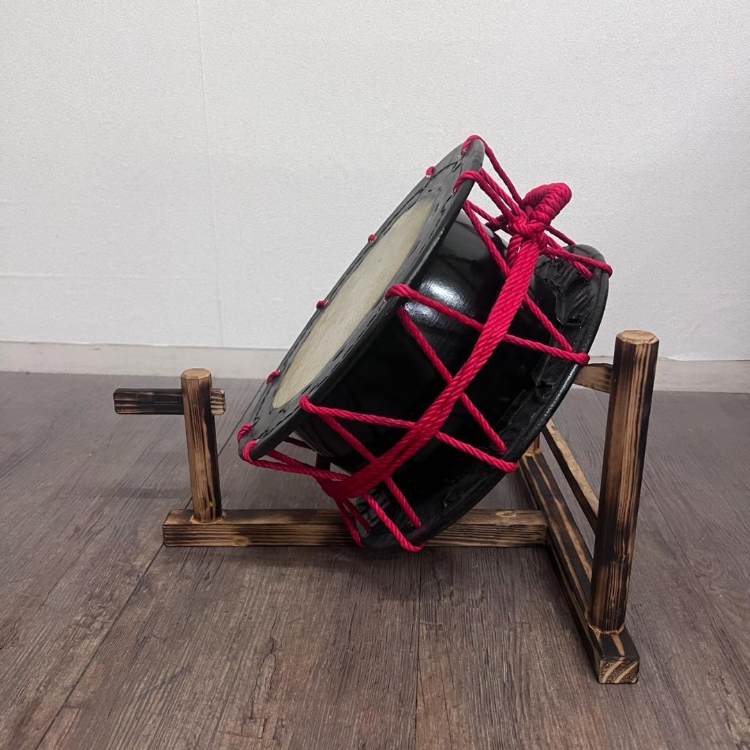 【新品】【蔵出し】締め太鼓 牛革 和太鼓 バチ付 台付 平太鼓 入門用