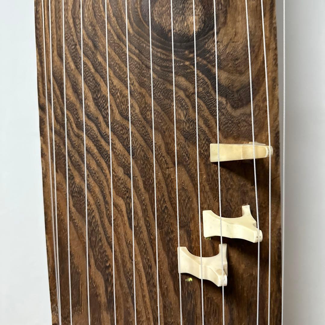 大型木製琴 13弦 金色装飾付き