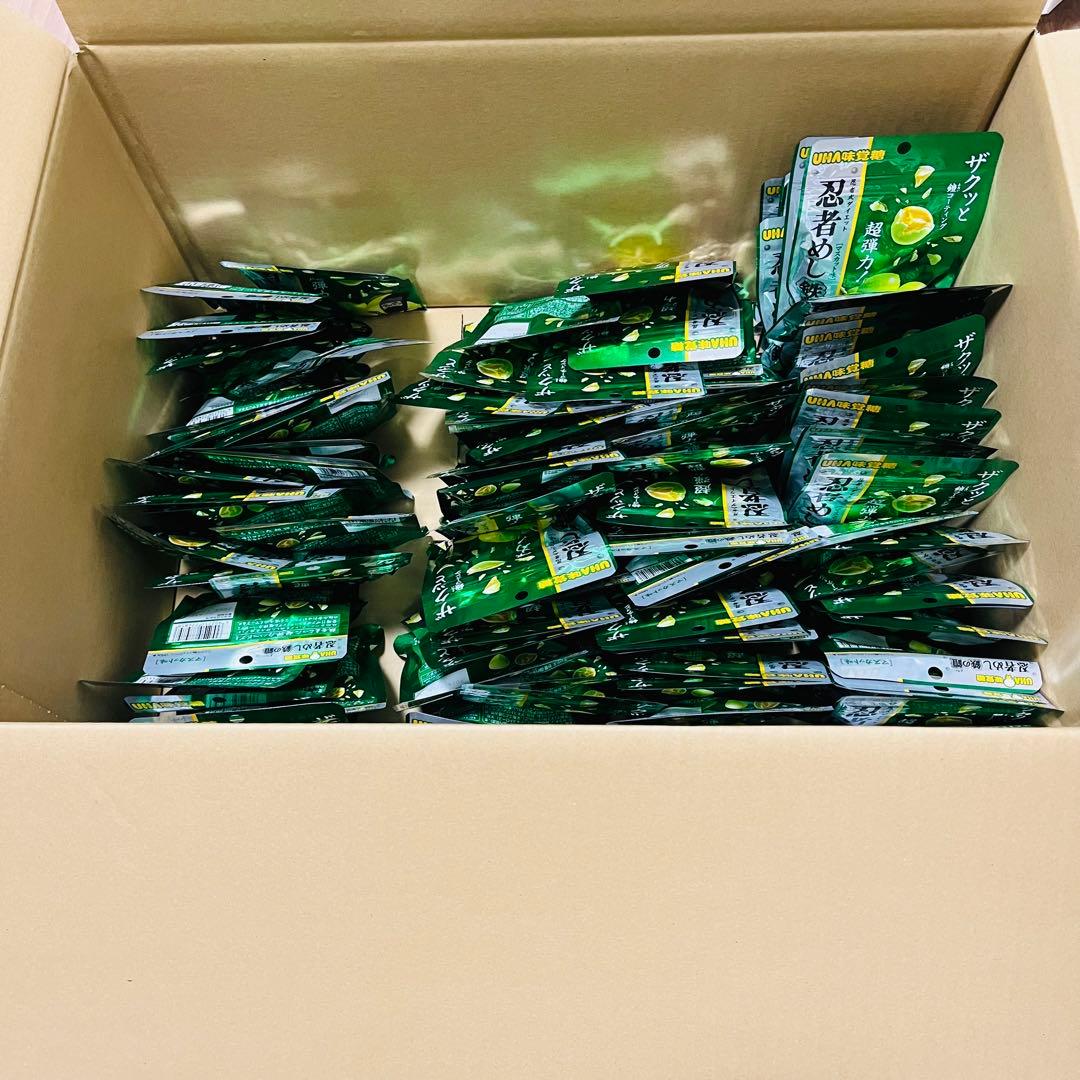 UHA味覚糖忍者めし　鉄の鎧　マスカット味　100袋　忍者めし鎧グレープ味20袋