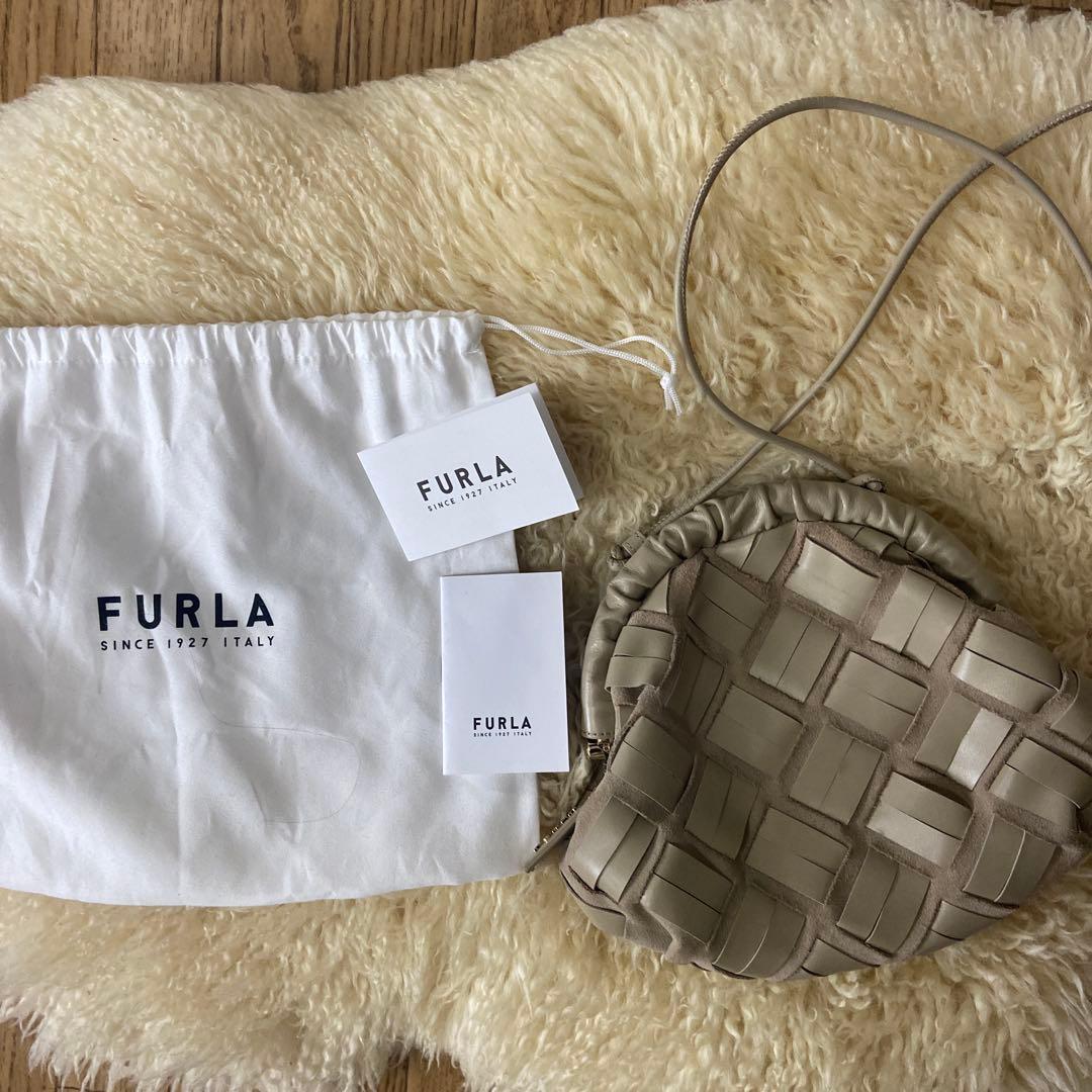 FURLA エッセンシャル s レザークラッチバッグ