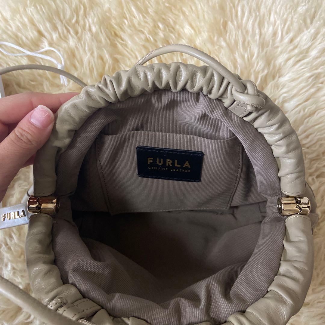 FURLA エッセンシャル s レザークラッチバッグ