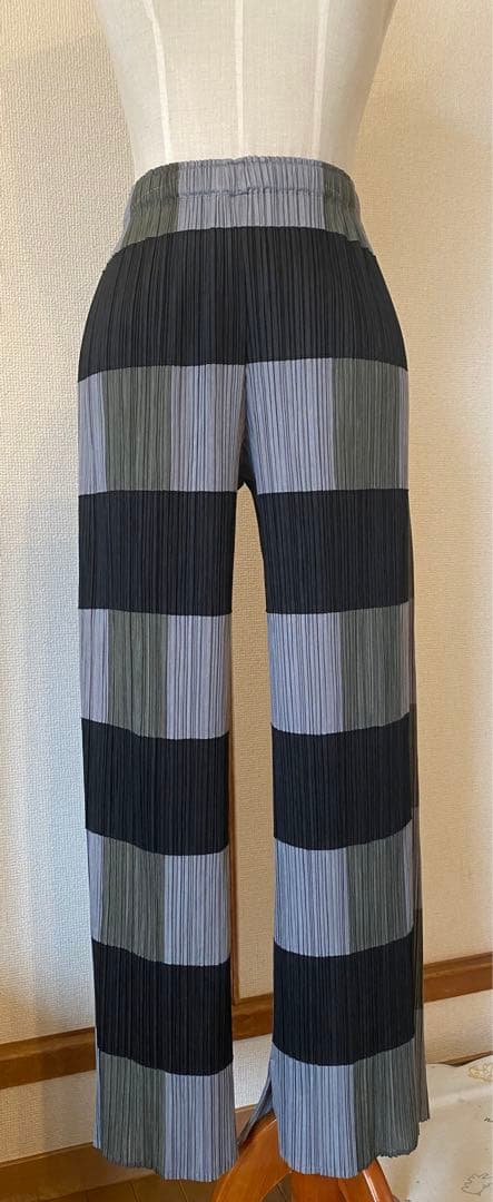 プリーツプリーズ　パンツ　黒xグレー　イッセイミヤケ
