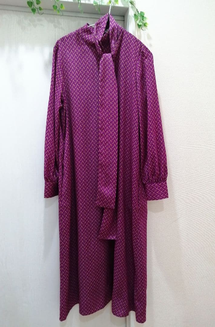 【極美品25300】ナラカミーチェ♦️2026✨幾何柄スタンドネックリボン付OP