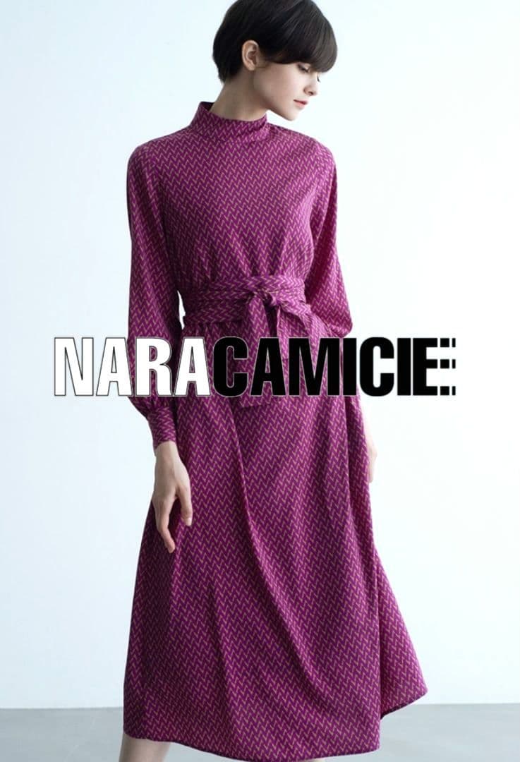 【極美品25300】ナラカミーチェ♦️2026✨幾何柄スタンドネックリボン付OP