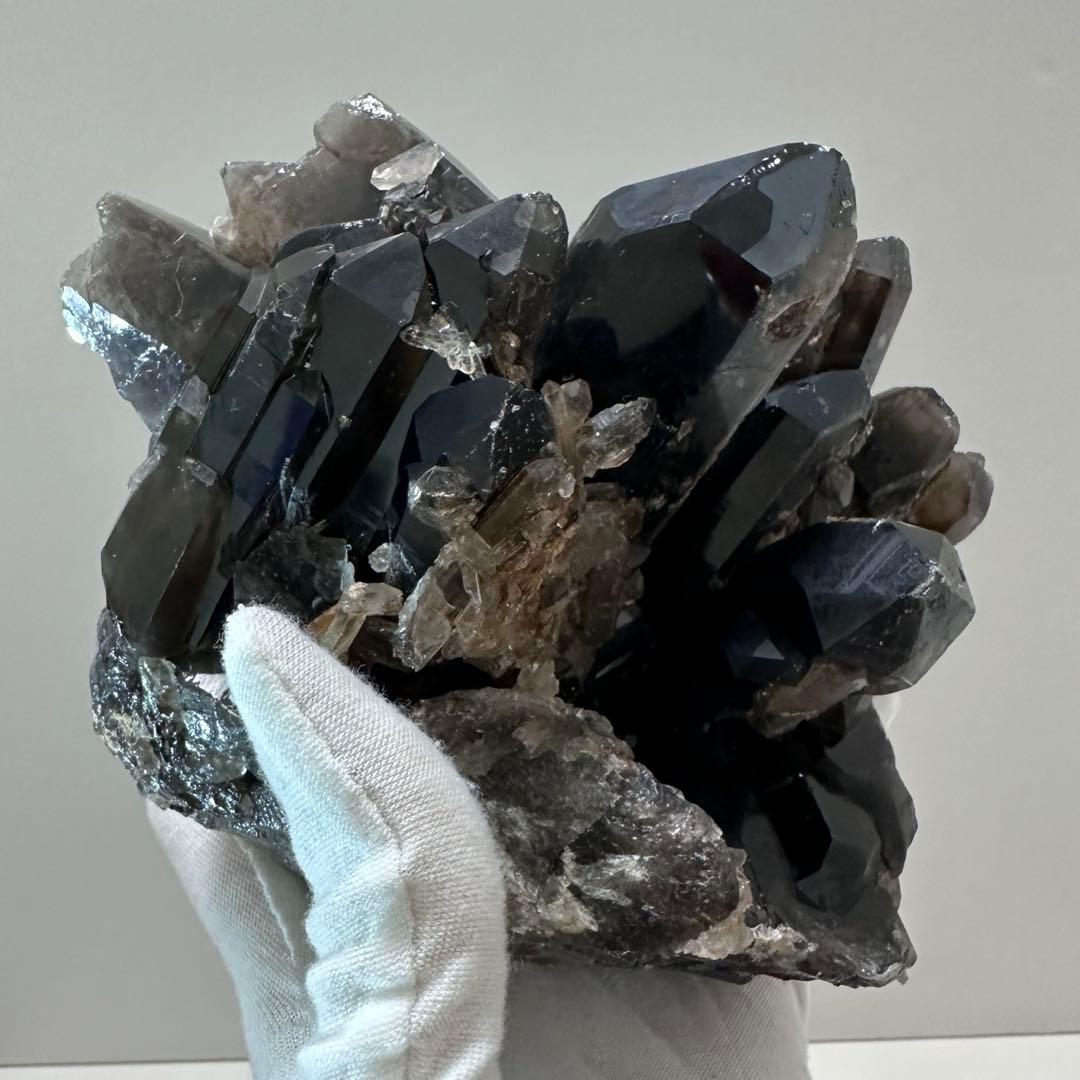 ✨特大 モリオンクラスター 1478g 台座付き 天然石置物 原石 魔除け