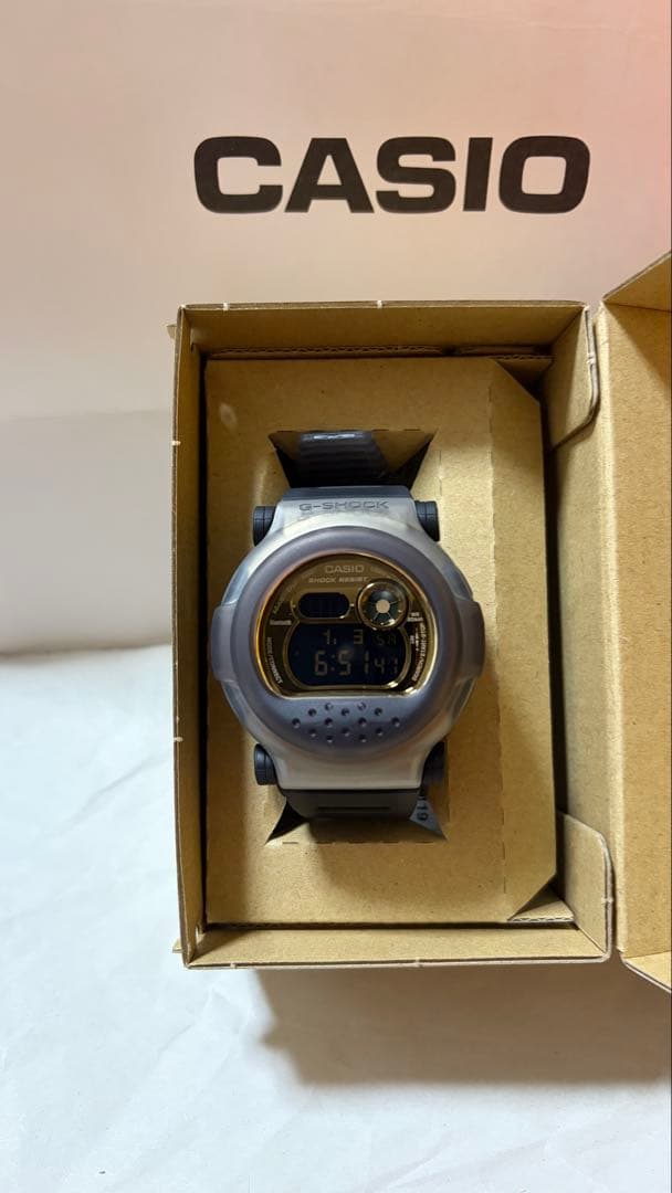 即発送！1/12までの特価品G-SHOCK G-B001MVB-8JR