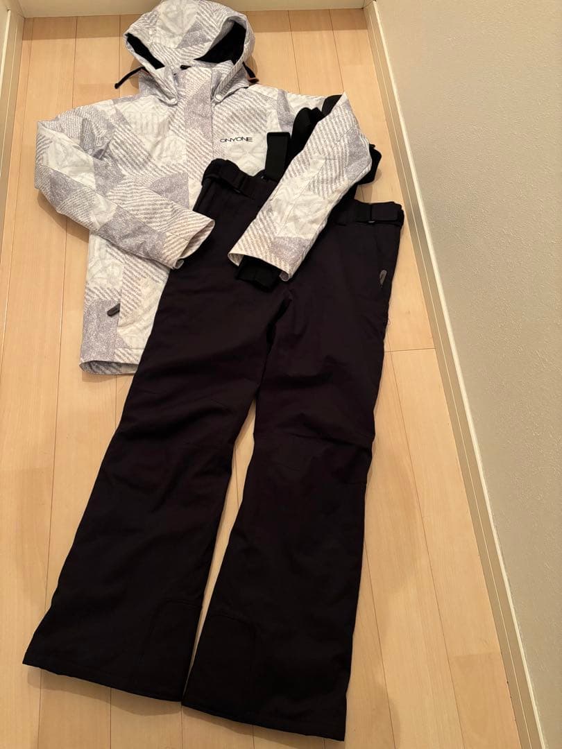 美品！1回着！オンヨネ　スキーウェア　上下セット　スノボウェア　Sサイズ