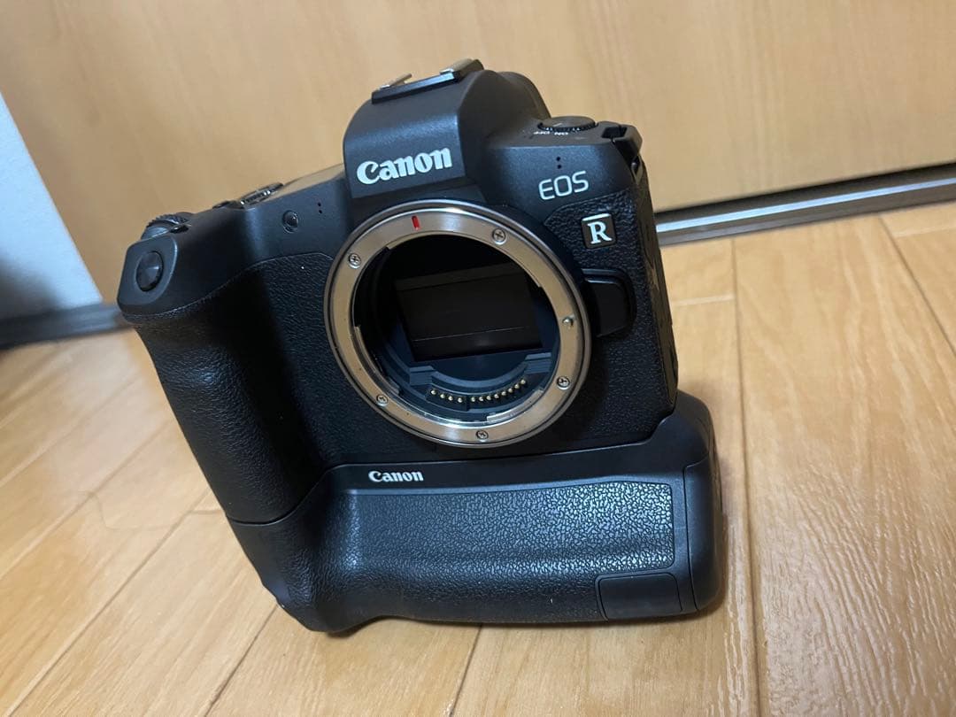 EOS R （バッテリーグリップ付）