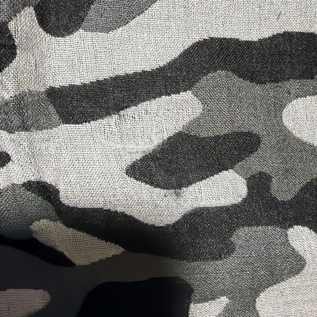 LOUIS VUITTON 迷彩柄リバーシブルストール グレー系