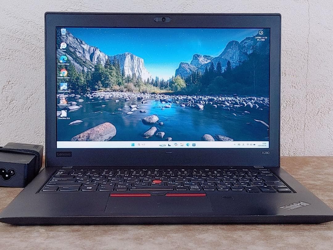 【ジャンク】ThinkPad X280 Core i7、天板ひび割れ