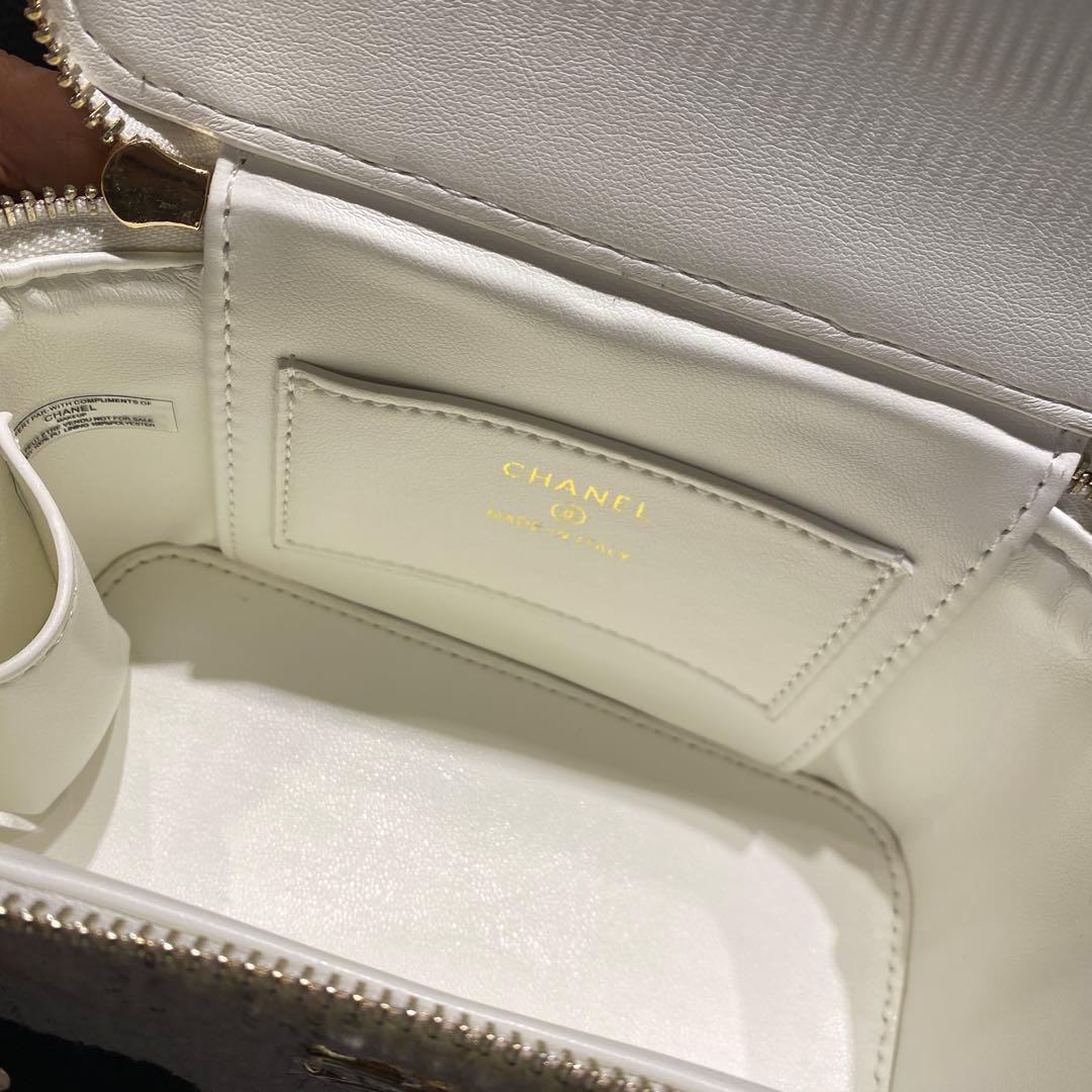 CHANEL バニティショルダー白 ノベルティ