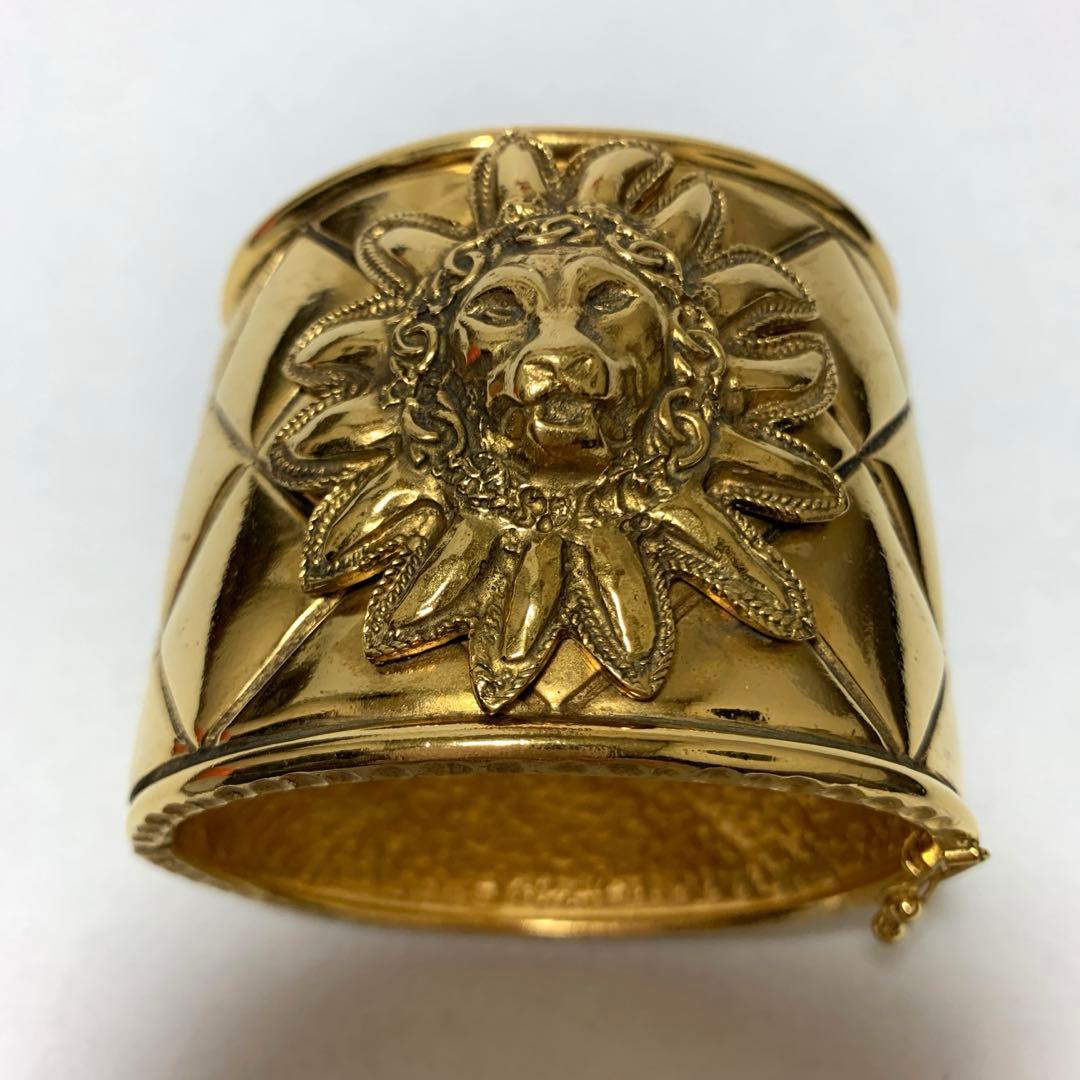 CHANEL ヴィンテージ バングル マトラッセ ゴールド ライオンモチーフ