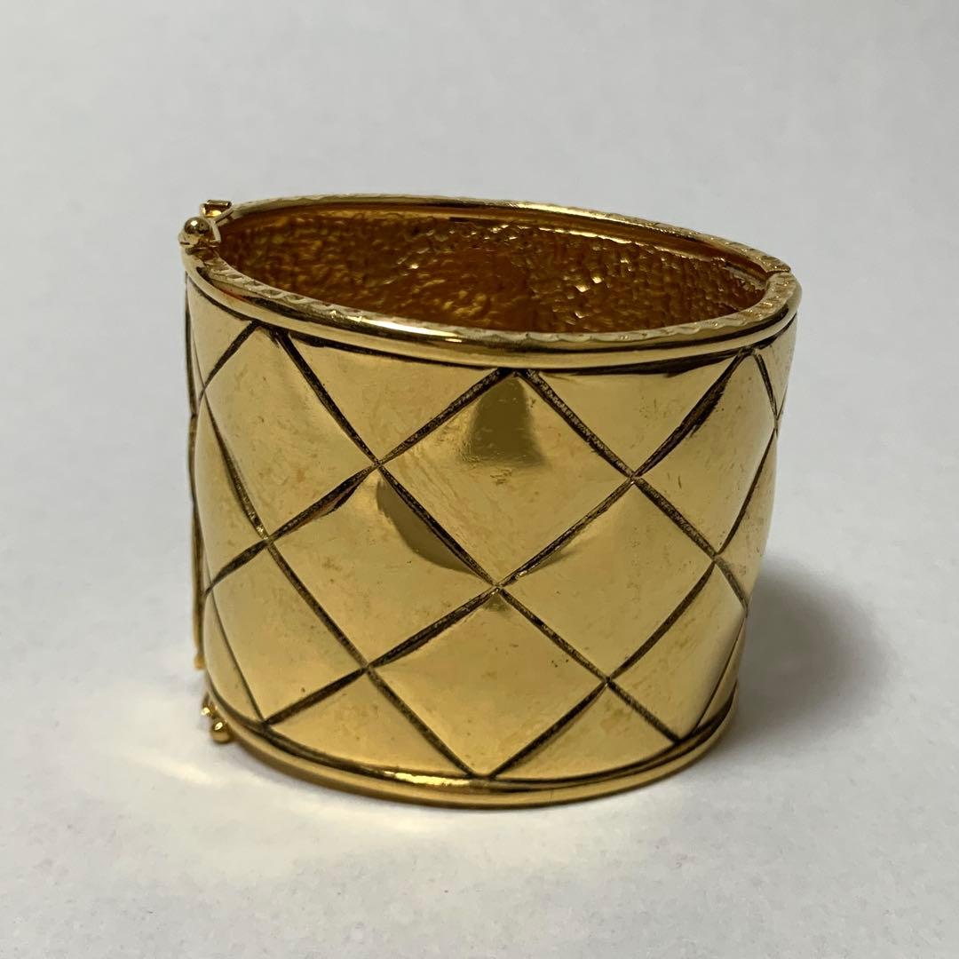 CHANEL ヴィンテージ バングル マトラッセ ゴールド ライオンモチーフ