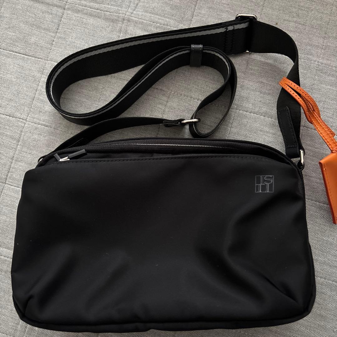 本日お値引き中！！IS/IT ミニショルダーバッグ