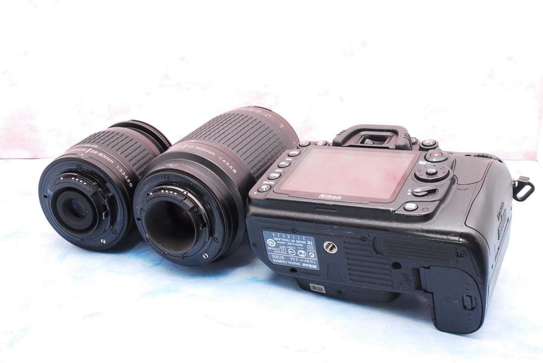 Nikon D7000☆一眼レフカメラ☆超望遠付Wレンズ☆バッグ付☆S数極少