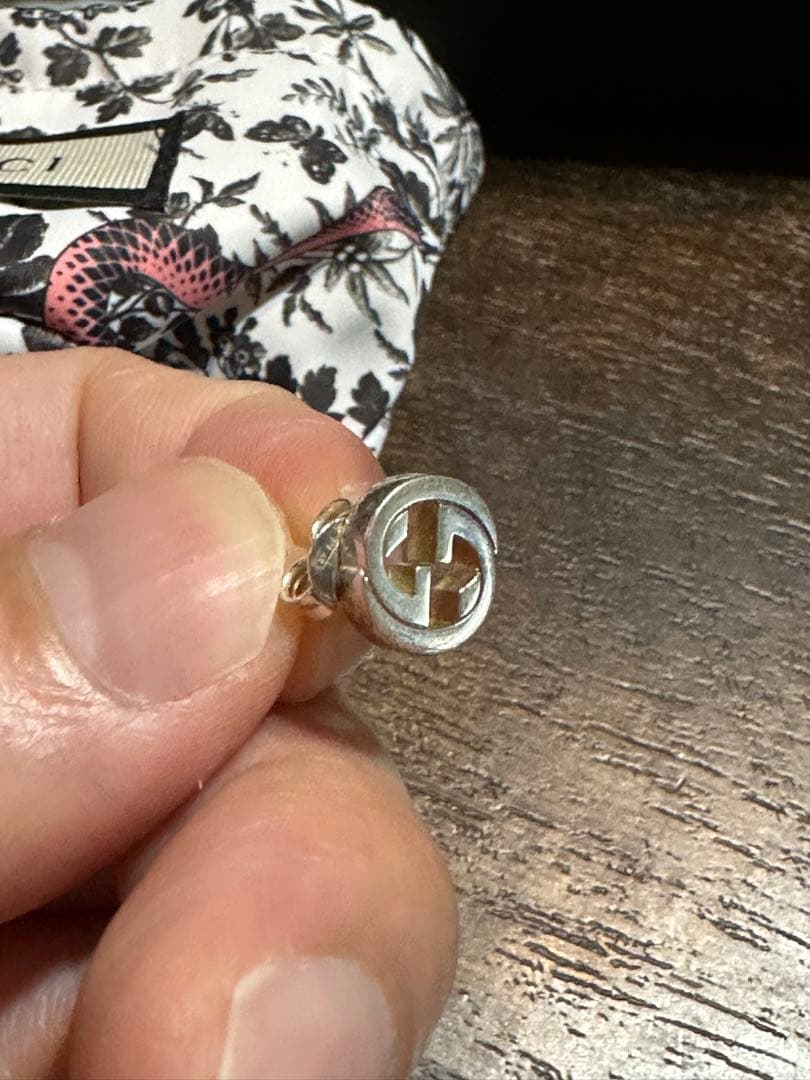 グッチ　シルバーピアス　インターロッキング